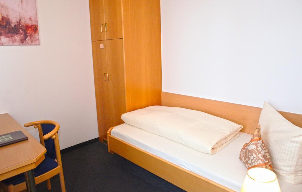 Hotel Am Ostpark Neubiberg Habitación foto